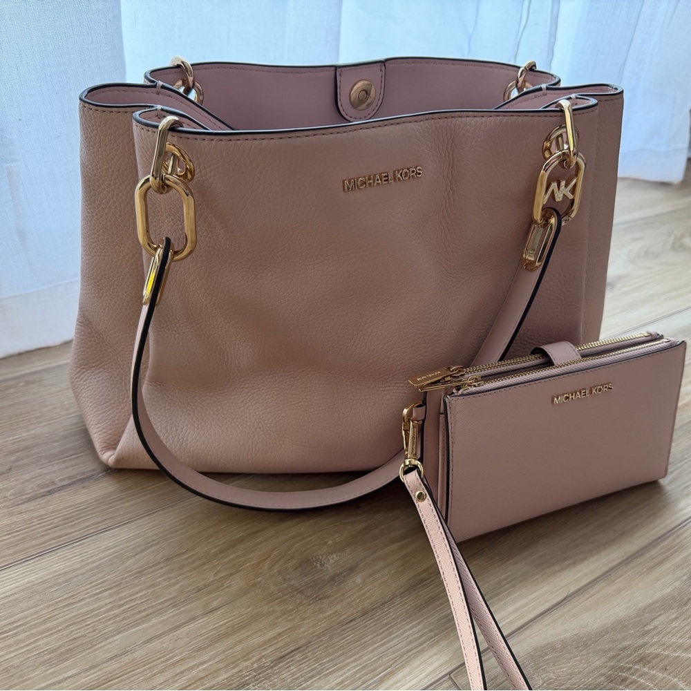 Michael Kors Blush Shoulder Bag and Wallet Set